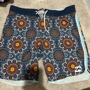 Men’s billabong bathing suit